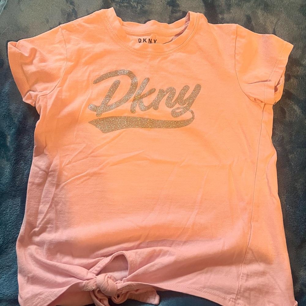 Girls DKNY tshirt size 8 light link color